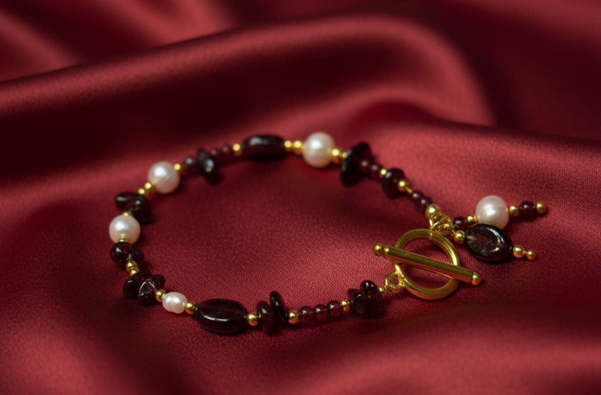 ❤️ Garnet & Pearl Balance Bracelet 🤍