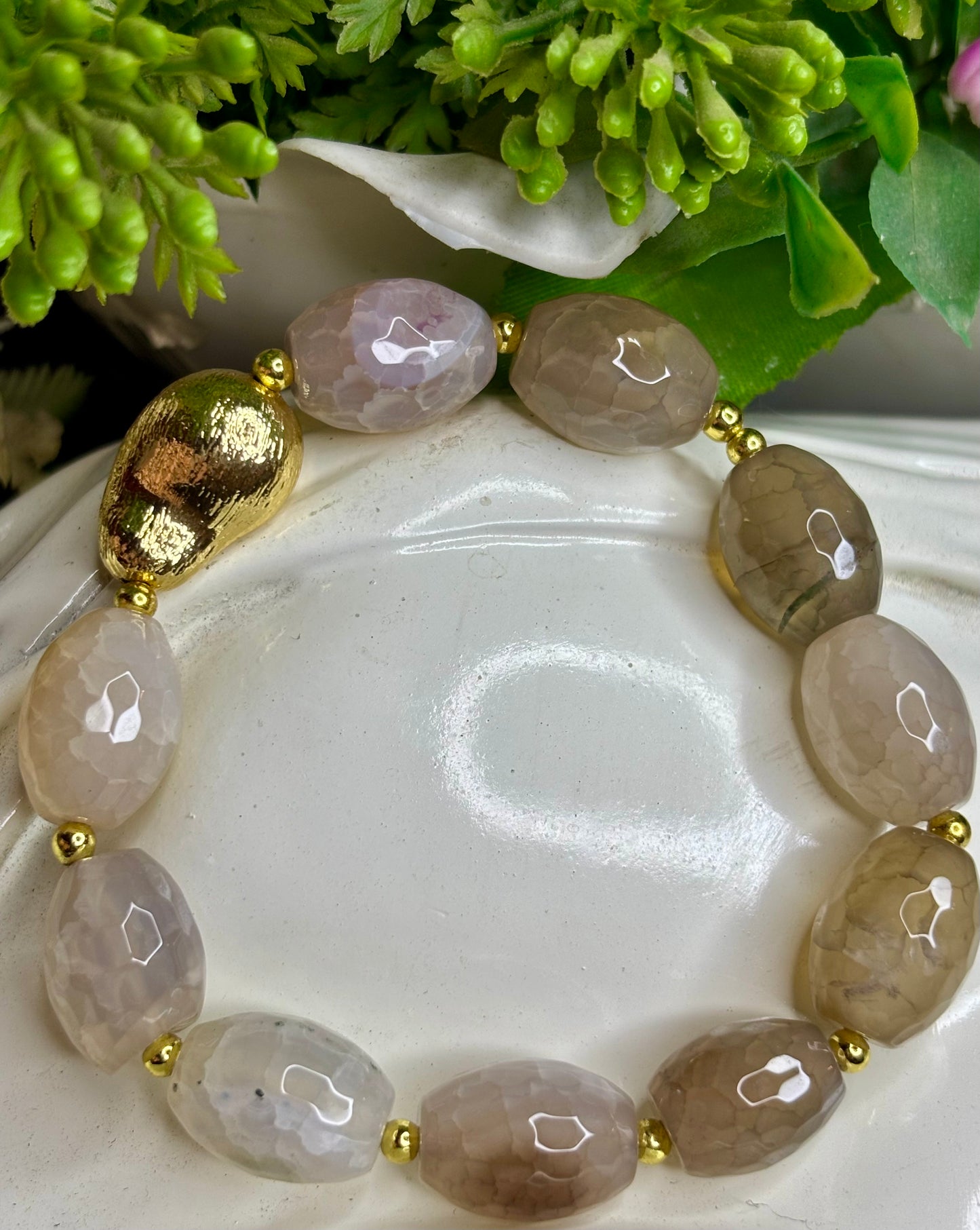 Golden Calm Agate Bracelet – Natural Beige Agate with Gold Accent