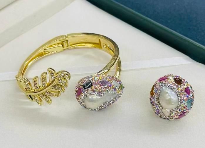 Bracelets & rings featuring natural pearls