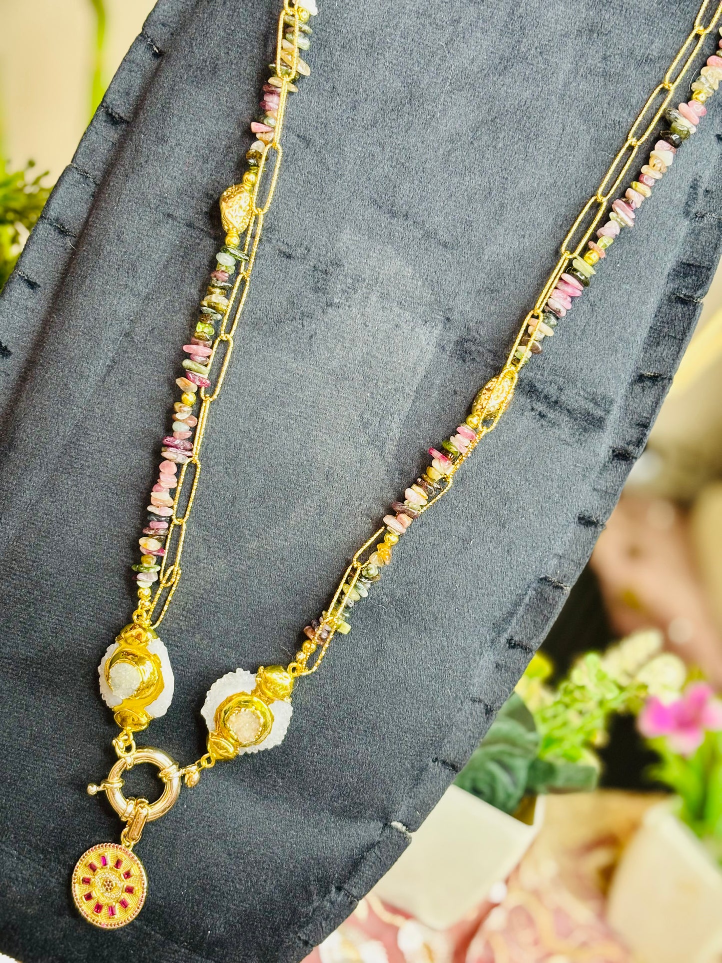 Aurora Tourmaline Necklace – توازن طاقي، أنوثة، وحماية راقية